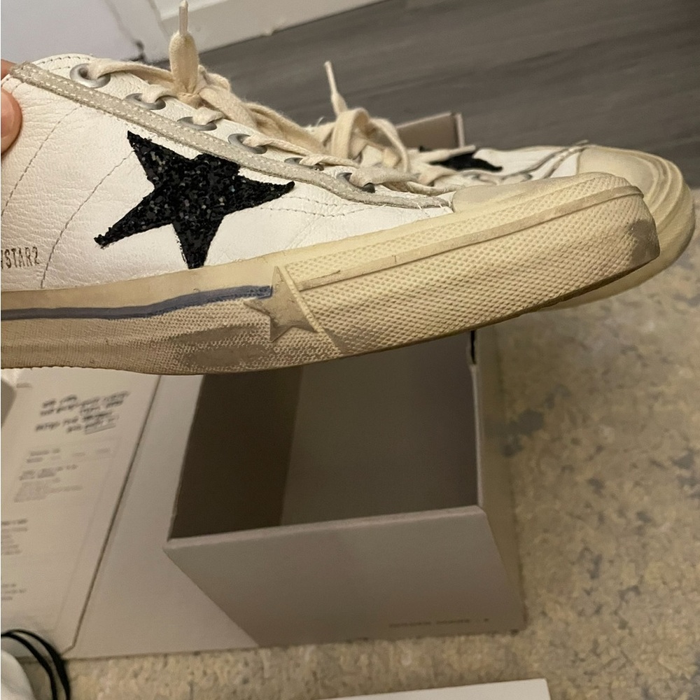 Golden Goose White Sneakers with Black Star - Picture 2 of 7
